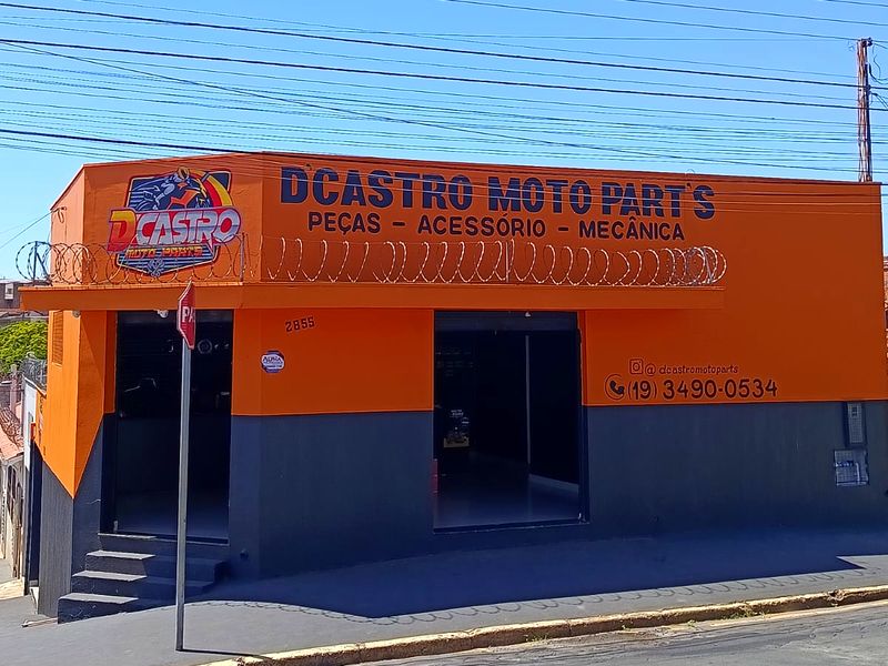 Fachada laranja da D'Castro Motoparts na Rua da Glória, em Piracicaba